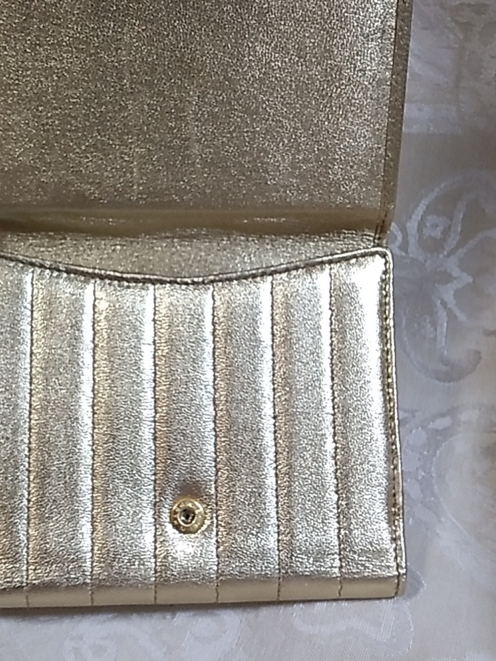 Yves Saint Laurent Gold Leather Wallet - Picture 4 of 9